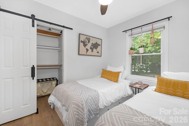 6213 Sharon Road, Charlotte, NC 28210
