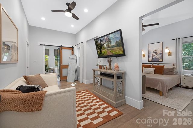 6213 Sharon Road, Charlotte, NC 28210