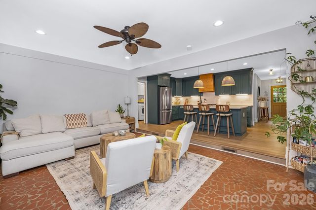 6213 Sharon Road, Charlotte, NC 28210