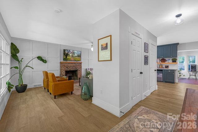 6213 Sharon Road, Charlotte, NC 28210