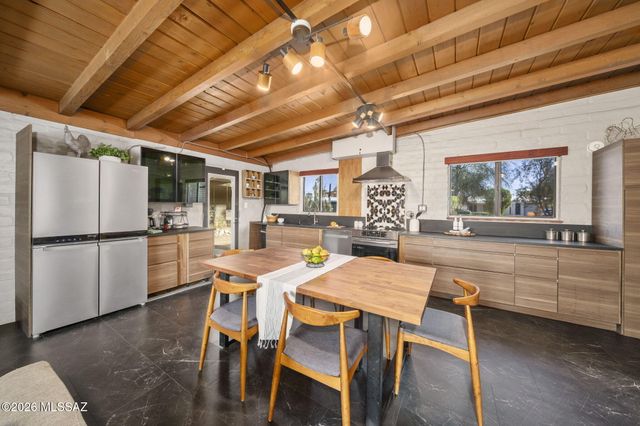 5911 E Oak Street, Tucson, AZ 85711