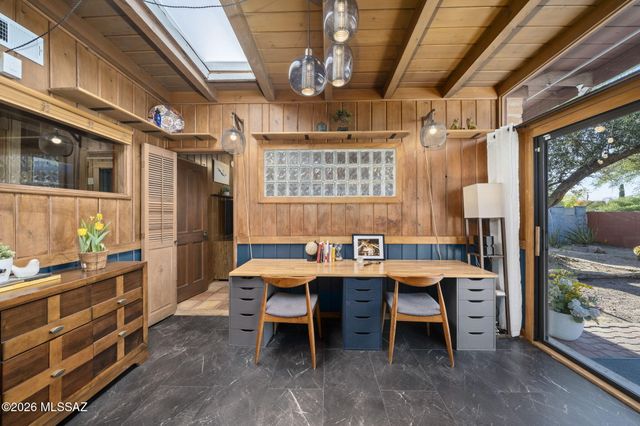 5911 E Oak Street, Tucson, AZ 85711