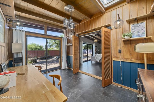 5911 E Oak Street, Tucson, AZ 85711