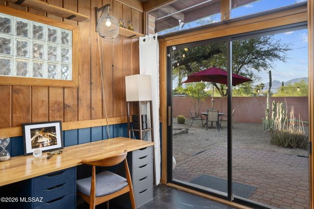 5911 E Oak Street, Tucson, AZ 85711