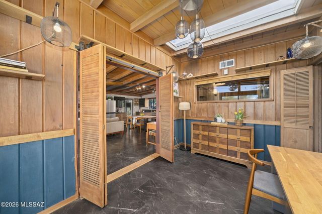 5911 E Oak Street, Tucson, AZ 85711