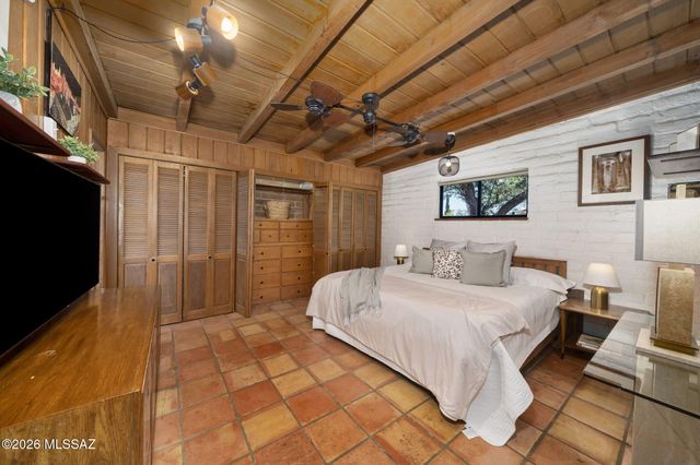 5911 E Oak Street, Tucson, AZ 85711