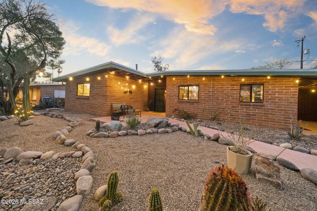 5911 E Oak Street, Tucson, AZ 85711