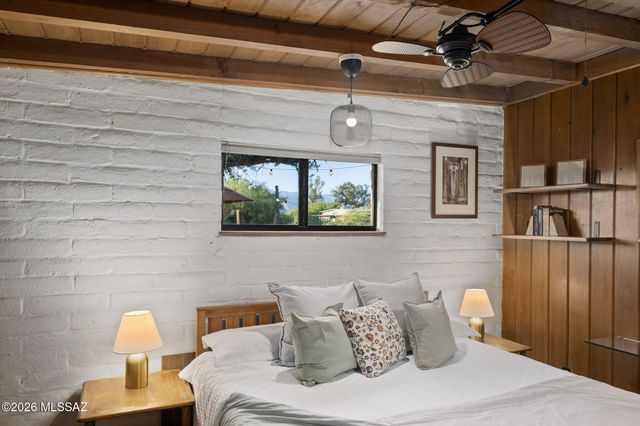 5911 E Oak Street, Tucson, AZ 85711