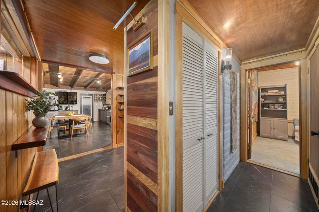 5911 E Oak Street, Tucson, AZ 85711