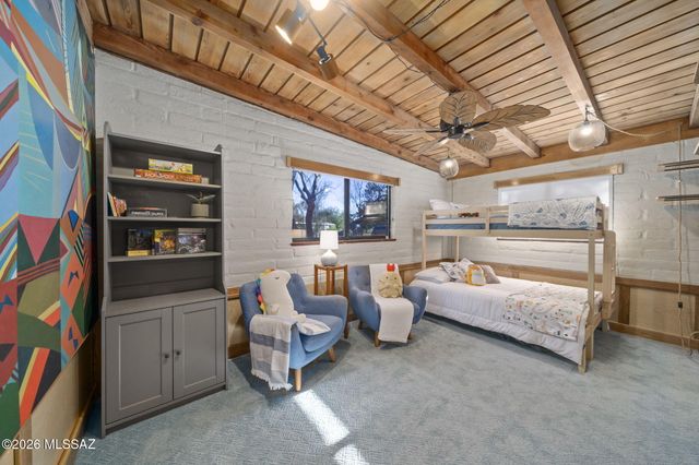 5911 E Oak Street, Tucson, AZ 85711