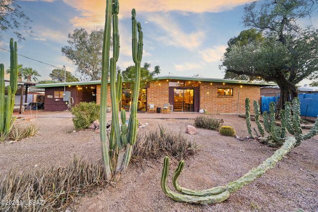 5911 E Oak Street, Tucson, AZ 85711