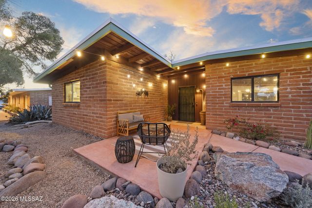 5911 E Oak Street, Tucson, AZ 85711