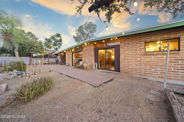 5911 E Oak Street, Tucson, AZ 85711