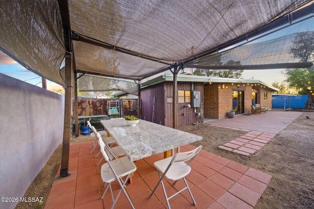 5911 E Oak Street, Tucson, AZ 85711