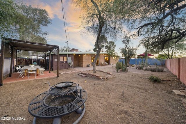 5911 E Oak Street, Tucson, AZ 85711