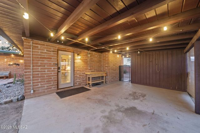 5911 E Oak Street, Tucson, AZ 85711