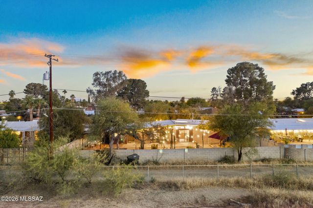 5911 E Oak Street, Tucson, AZ 85711