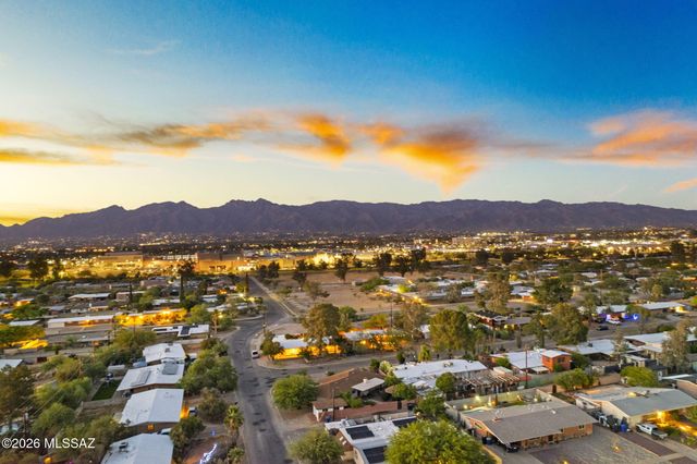 5911 E Oak Street, Tucson, AZ 85711