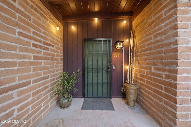 5911 E Oak Street, Tucson, AZ 85711