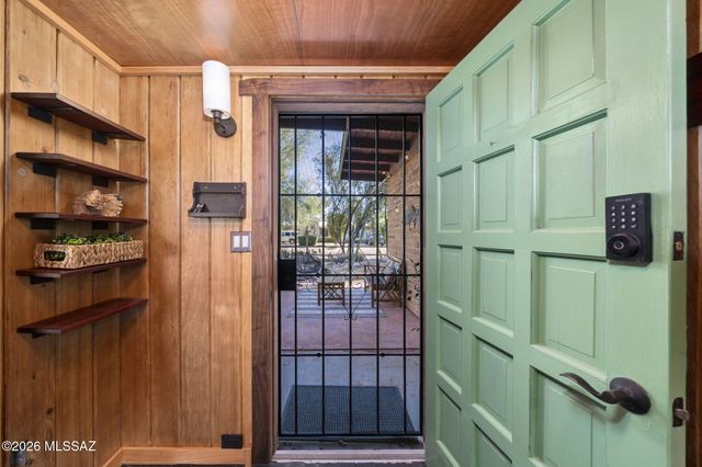 5911 E Oak Street, Tucson, AZ 85711