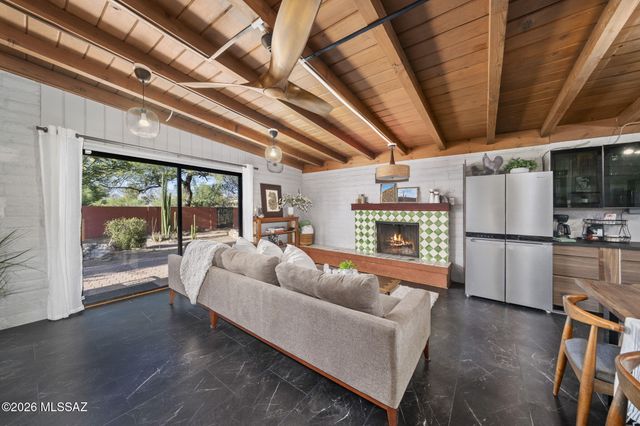 5911 E Oak Street, Tucson, AZ 85711