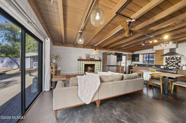 5911 E Oak Street, Tucson, AZ 85711