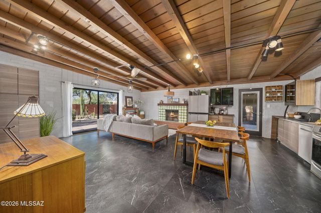 5911 E Oak Street, Tucson, AZ 85711