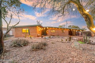 5911 E Oak Street, Tucson, AZ 85711