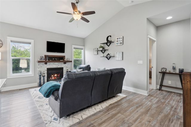 6398 NE 8th Court, Des Moines, IA 50313