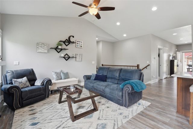 6398 NE 8th Court, Des Moines, IA 50313