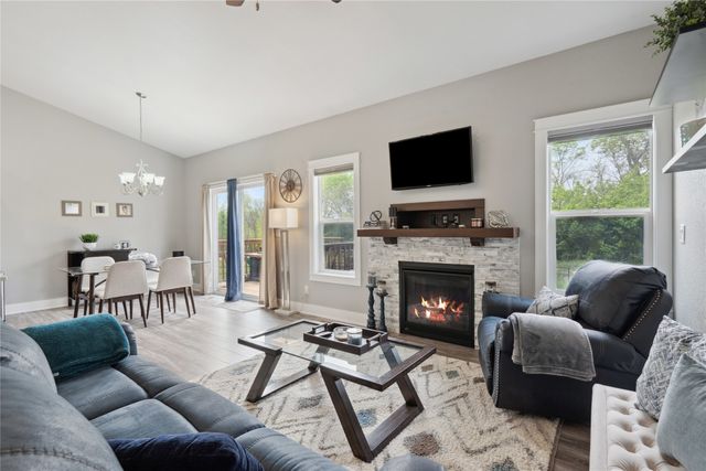 6398 NE 8th Court, Des Moines, IA 50313