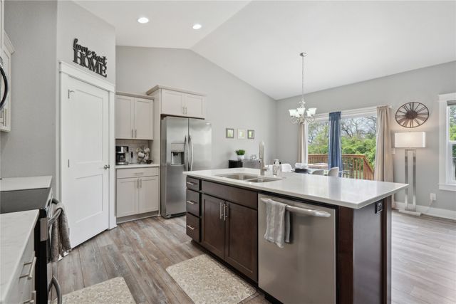 6398 NE 8th Court, Des Moines, IA 50313