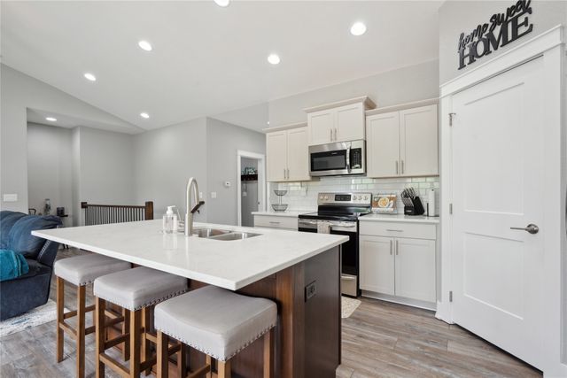 6398 NE 8th Court, Des Moines, IA 50313
