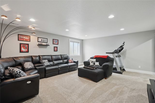 6398 NE 8th Court, Des Moines, IA 50313
