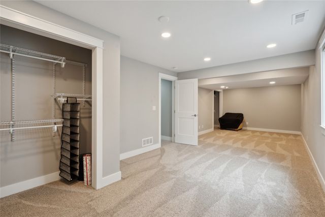 6398 NE 8th Court, Des Moines, IA 50313
