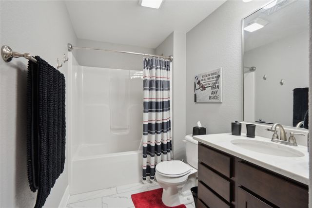 6398 NE 8th Court, Des Moines, IA 50313