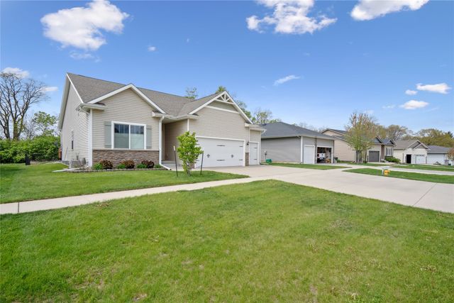 6398 NE 8th Court, Des Moines, IA 50313