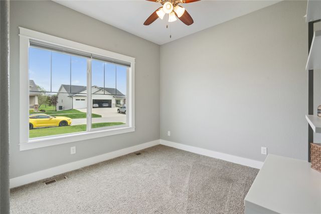 6398 NE 8th Court, Des Moines, IA 50313