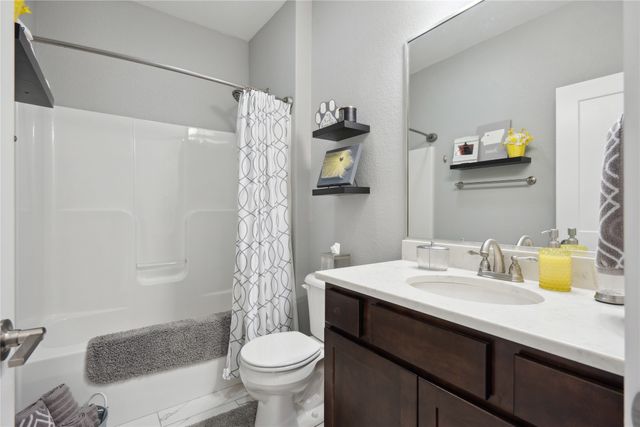 6398 NE 8th Court, Des Moines, IA 50313