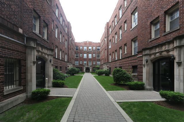 3259 W Wrightwood Avenue 2H, Chicago, IL 60647