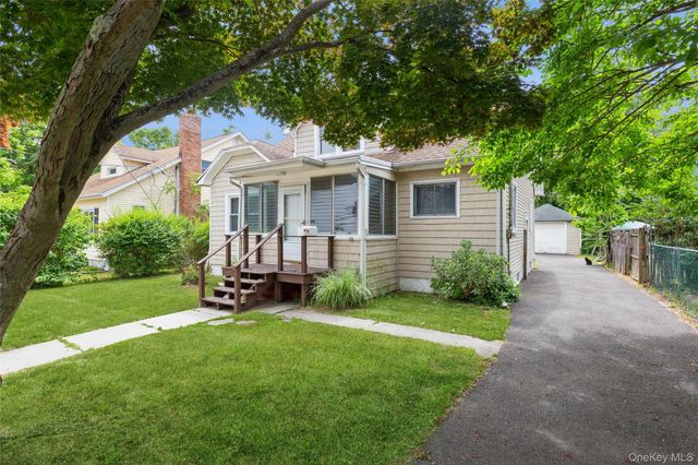 23 S Summit Avenue, Patchogue, NY 11772