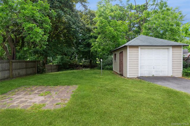 23 S Summit Avenue, Patchogue, NY 11772