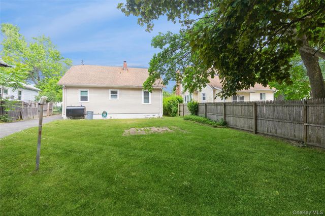 23 S Summit Avenue, Patchogue, NY 11772
