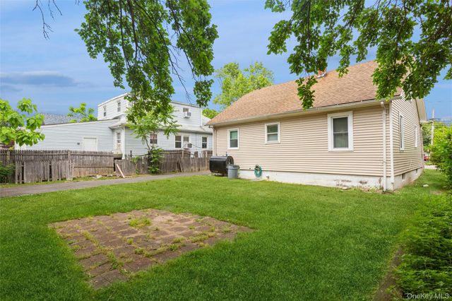 23 S Summit Avenue, Patchogue, NY 11772