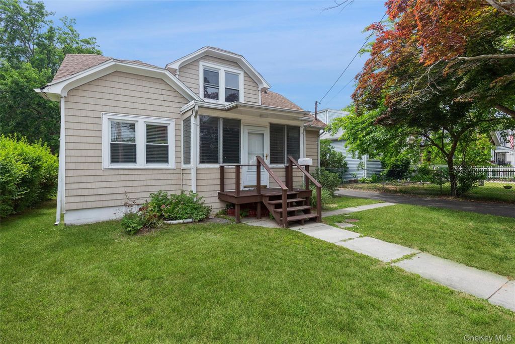 23 S Summit Avenue, Patchogue, NY 11772
