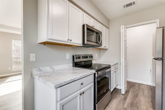 5304 Wild West Drive, Arlington, TX 76017