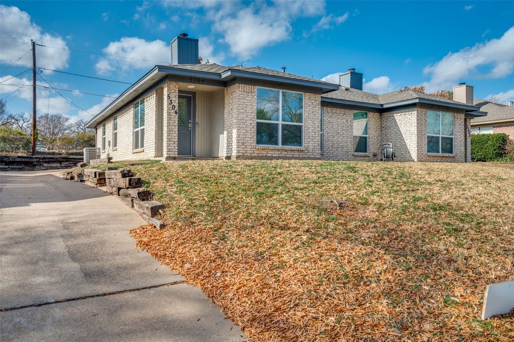 5304 Wild West Drive, Arlington, TX 76017