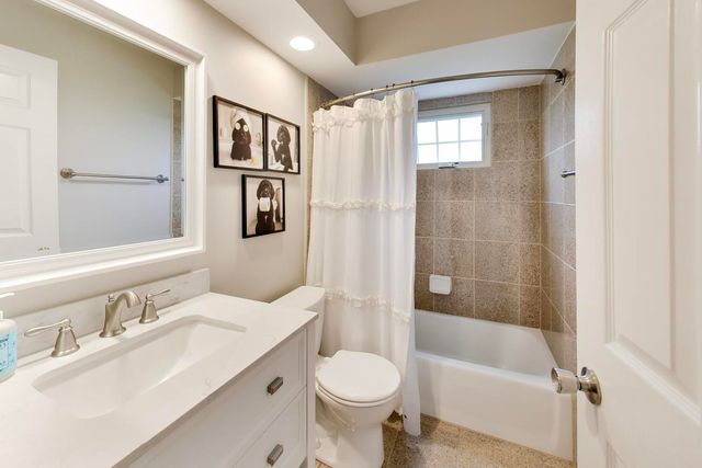 944 Western Avenue, Northbrook, IL 60062