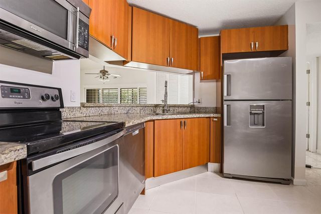 14 Vía De Casas Sur 103, Boynton Beach, FL 33426