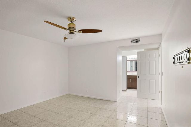 14 Vía De Casas Sur 103, Boynton Beach, FL 33426
